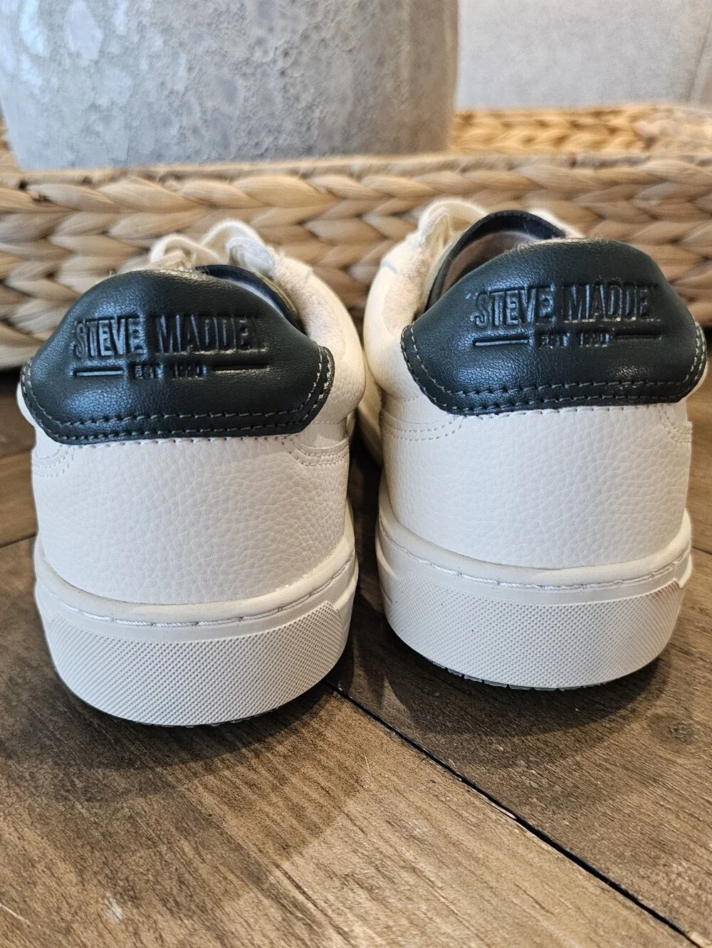 Steve Madden Cream Dark Green Leather Sneaker Shoes - Men's Sz 8 NWOB